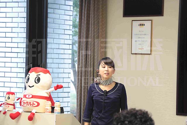 養(yǎng)樂多：溫婉的講解員