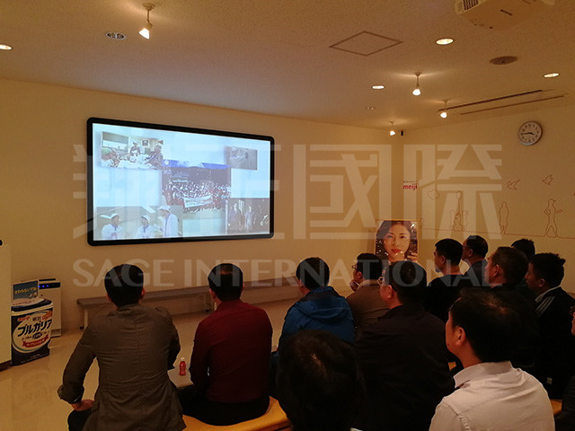 明治乳業(yè)工廠見(jiàn)學(xué) 